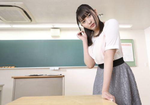 Cậu Bé Ngây Thơ Chiếm Lấy Cô Giáo Dâm Loạn Trên Bàn Giảng Bài